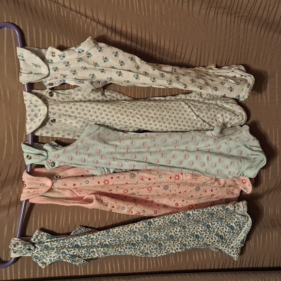 Assorted onsies - Picture 6 of 6